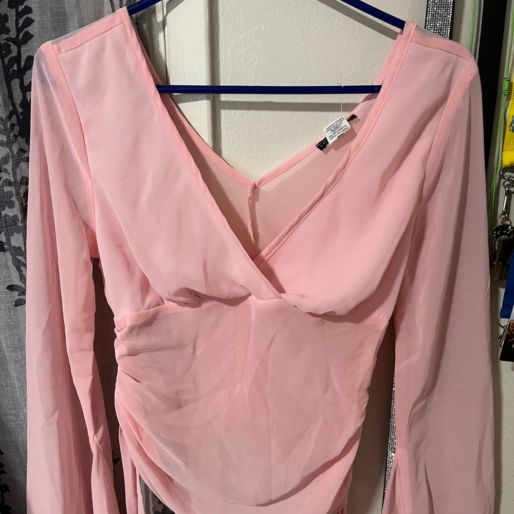 Chic Y2K pink v neck